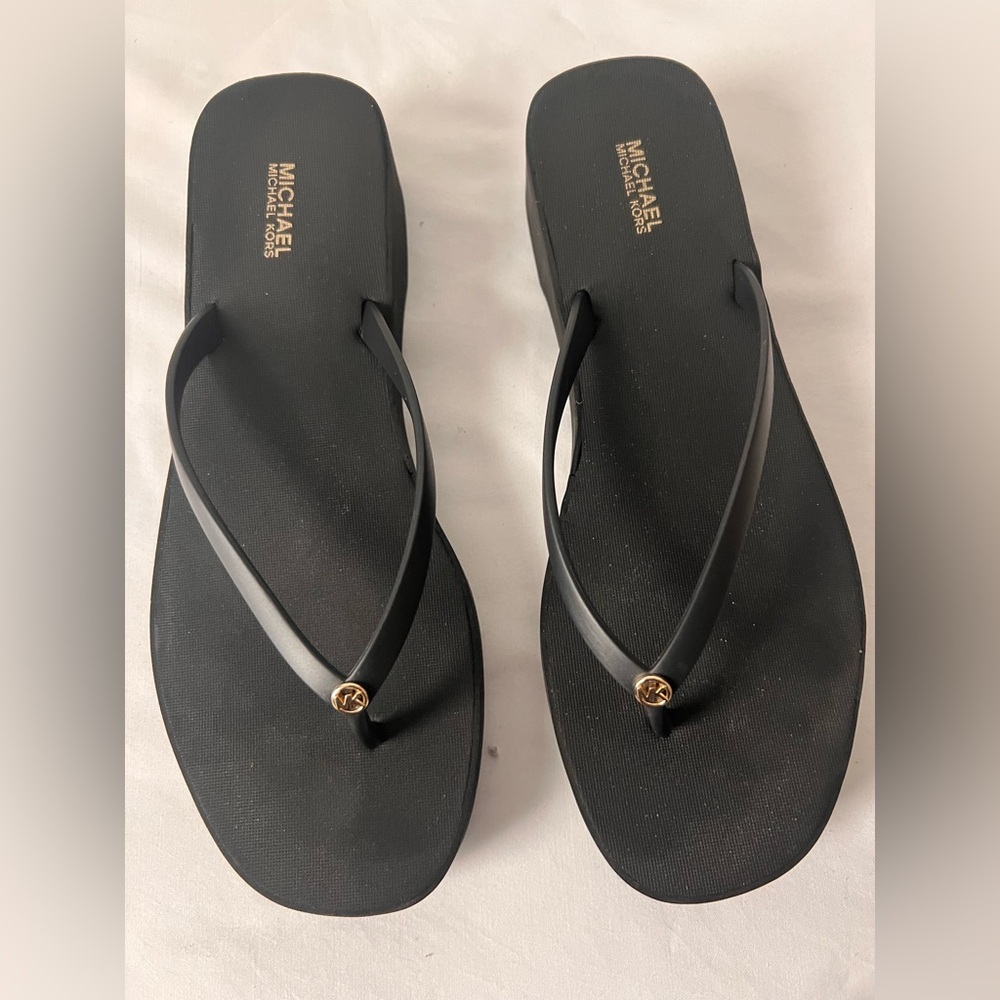 Michael Kors Women’s Black Summer Sandals with Sleek Straps, 91/2 Brand New